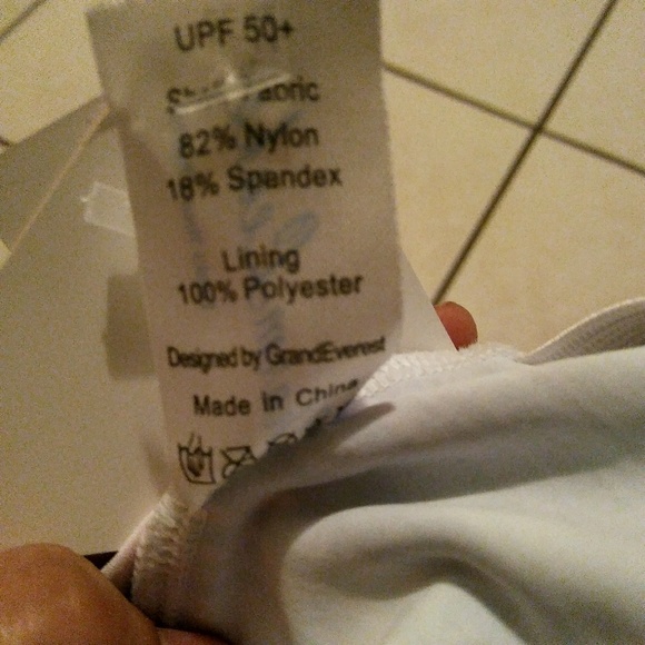 Charm leaks  Tankini top only - Picture 4 of 5